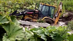 Вырваться из болота за 8 минут: видеоинструкция от сахалинского тракториста-виртуоза