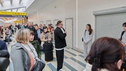 Военнослужащий извинился перед женой через весь терминал аэропорта Южно-Сахалинска