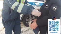 Инспекторы ДПС задержали пешехода с наркотиками в Южно-Сахалинске 