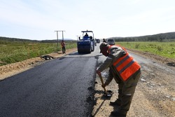 Дорогу на западном побережье Сахалина реконструируют осенью 2022 года