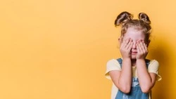 Приставы в Холмске забрали у матери трехлетнего ребенка с врожденным заболеванием