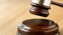 На Сахалине многодетная мать получала выплаты на детей по поддельному свидетельству о рождении