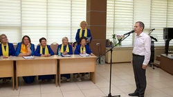 Музыкант из Дагестана помог хору сахалинских пенсионеров