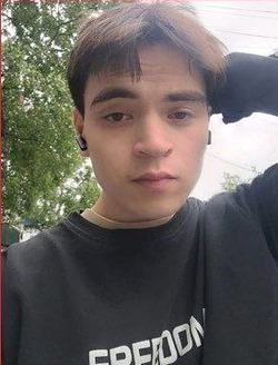 Парень в черной толстовке и белых кроссовках пропал в Южно-Сахалинске