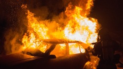 На юге Сахалина сгорели два легковых автомобиля