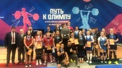Тяжелоатлеты с Сахалина завоевали 11 наград всероссийских состязаний
