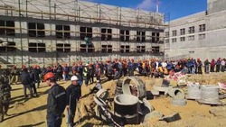 Более 100 мигрантов проверили на стройке в Южно-Сахалинске