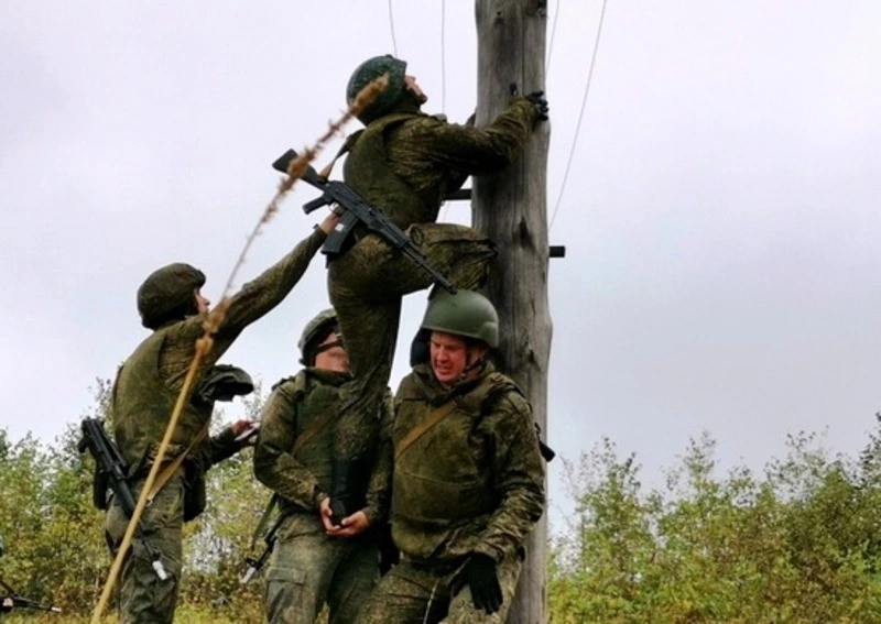 Сбор выпускников военных вузов завершился на Сахалине