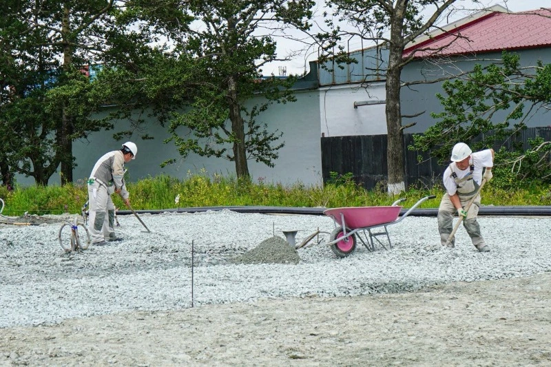 Основной ремонт набережной в Корсакове закончат ко Дню города