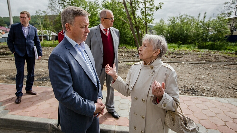Мэр Южно-Сахалинска проверил ремонт дорог и тротуаров