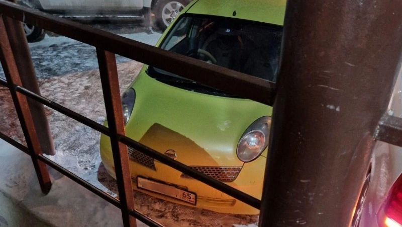 «Подъезд заставлен машинами»: автохамы извели жильцов дома в Южно-Сахалинске