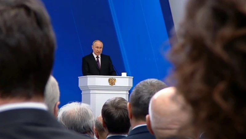 Путин заявил о расширении доступности социального контракта для семей с детьми