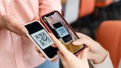Россияне смогут использовать QR-код из сервиса «Госдоки» наравне с паспортом