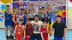 Сахалинские борцы получили 17 медалей и велосипед на дальневосточном турнире