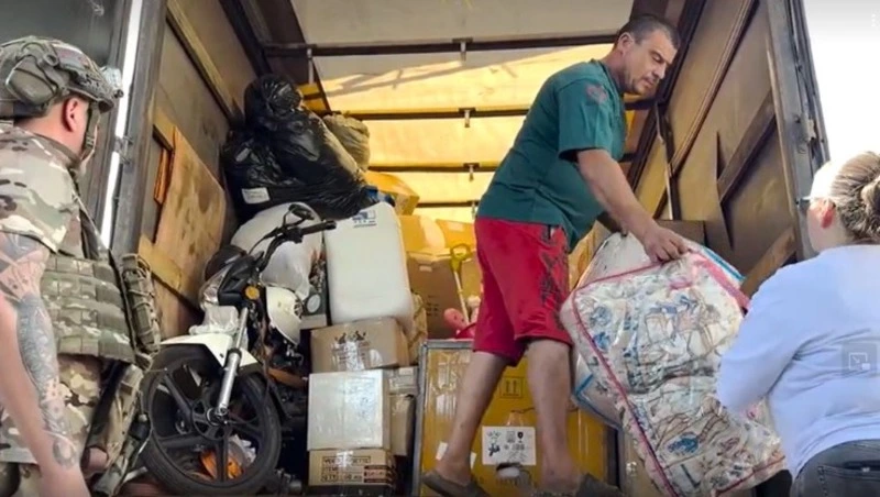 Волонтеры передали гуманитарную помощь сахалинским бойцам в зоне СВО
