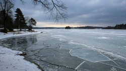 Сахалинцев предостерегли от выхода на лед в заливе Мордвинова 16 февраля