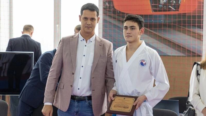 Южно-сахалинский каратист получил премию мэра