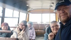 Депутат от «Единой России» вывез пенсионеров села Восточного в социальные магазины 