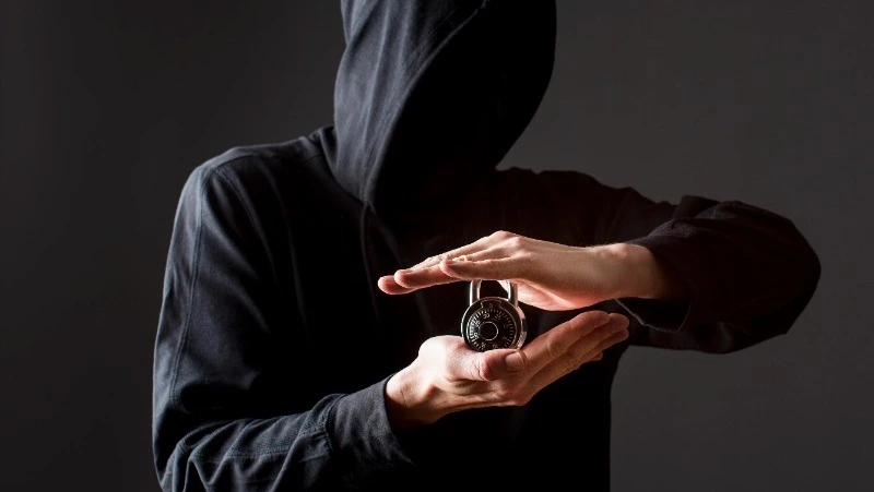 Пенсионерам Сахалина рассказали об уловках мошенников