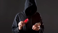 Больше полутора млн рублей отдали мошенникам жители Сахалина и Курил