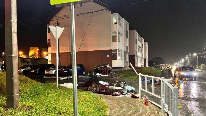 Обгон посреди города привел к смерти двоих человек в Невельске