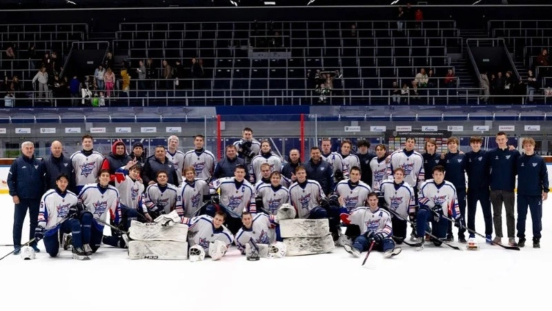 «Сахалинские Акулы» победили в хоккейном турнире