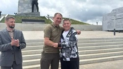 Сахалинца наградили на Саур-Могиле за вклад в восстановление Донбасса