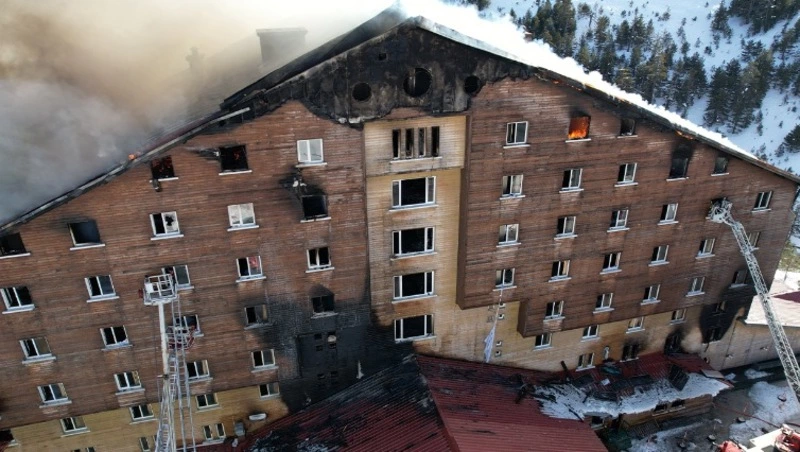 Более 70 человек погибли при пожаре в отеле Grand Kartal в Турции 