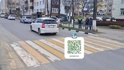 Ребенок на самокате попал под колеса минивэна в Корсакове