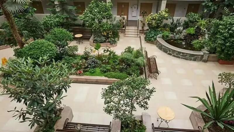 Прививка от ковида станет пропуском в санаторий для сахалинцев