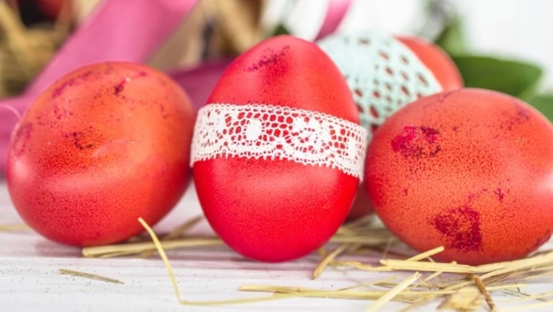 Сахалин вошел в топ-10 регионов по высокой стоимости покраски яиц луком