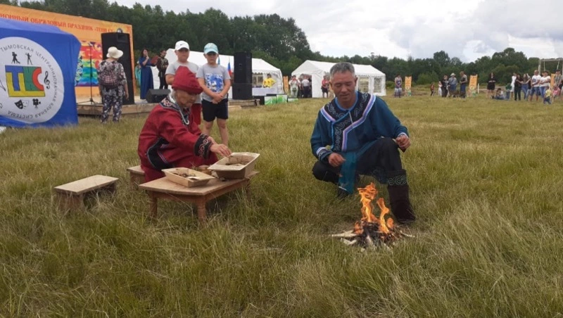 Нивхи на Сахалине покормили духов земли и воды в честь начала путины горбуши 