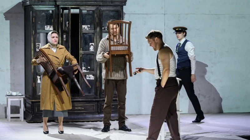 Чехов-центр представил новую постановку «Наши» по сборнику рассказов Сергея Довлатова