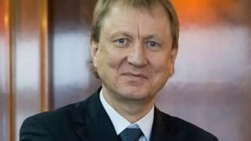 Мэр Курильска добавил почти миллион в семейную копилку