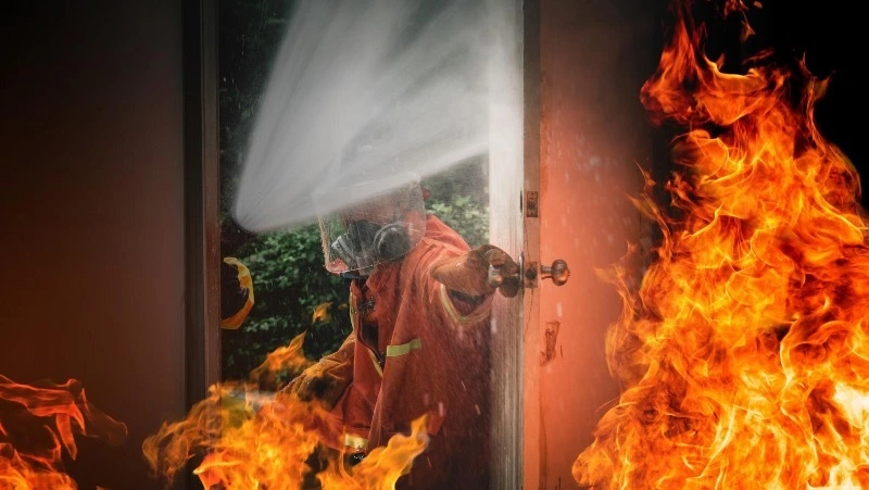 Соседи сожгли дачу жительницы Поронайска, а в суде заявили, что просто жгли траву 