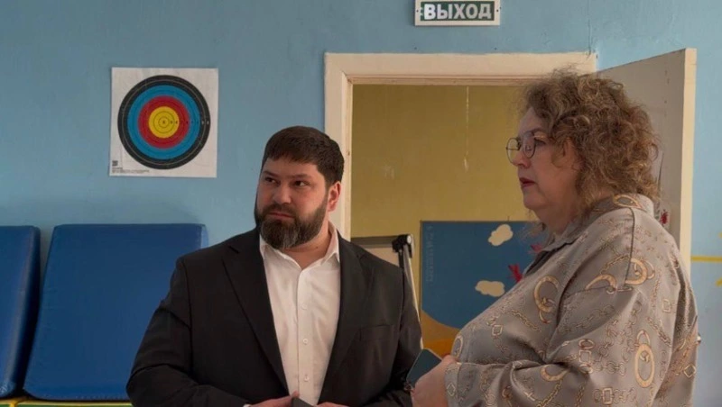 Мэр Углегорского района обсудил идею создания безбарьерной среды для детей