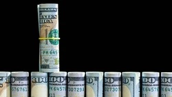 ЦБ установил курс доллара выше 84 рублей впервые с апреля