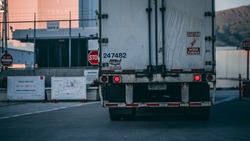 «Другу на запчасти»: сахалинец украл грузовик из автокомплекса