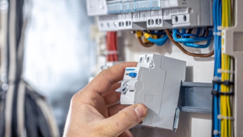 Четверо сахалинцев согласились заменить счетчики и потеряли миллион рублей