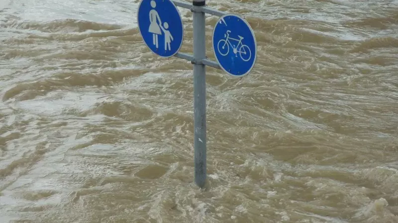 Людям, пострадавшим от ЧС, ускорят выплаты материальной помощи от государства