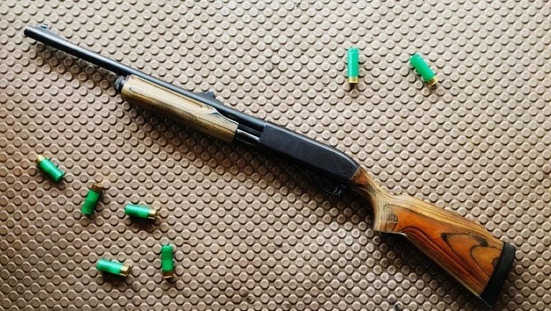 Сахалинец из мести бизнесмену дважды расстрелял окна двух квартир 