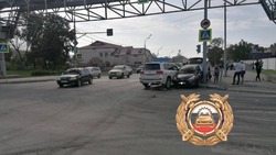 Пожилая женщина на Toyota Vitz врезалась в иномарку в Южно-Сахалинске 10 сентября