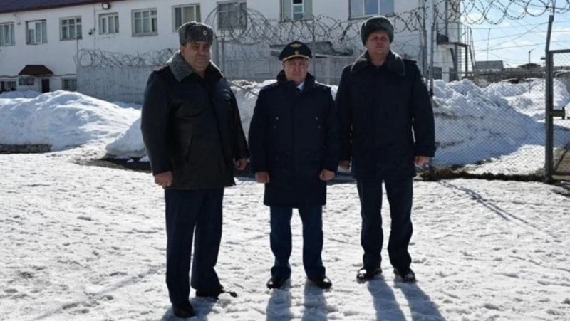 Представители региональных прокуратуры и УФСИН побывали в колонии в Южно-Сахалинске
