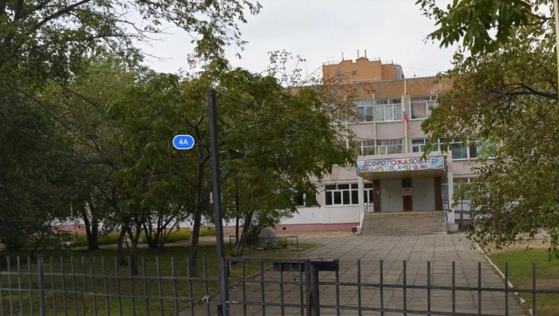 Более 20 детей отравились после обеда в школьной столовой в Хабаровске