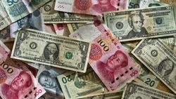 Жителям России назвали лучшую валюту для покупки в 2023 году