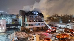 Масштабный пожар в районе ТК «Славянский» в Южно-Сахалинске потушен