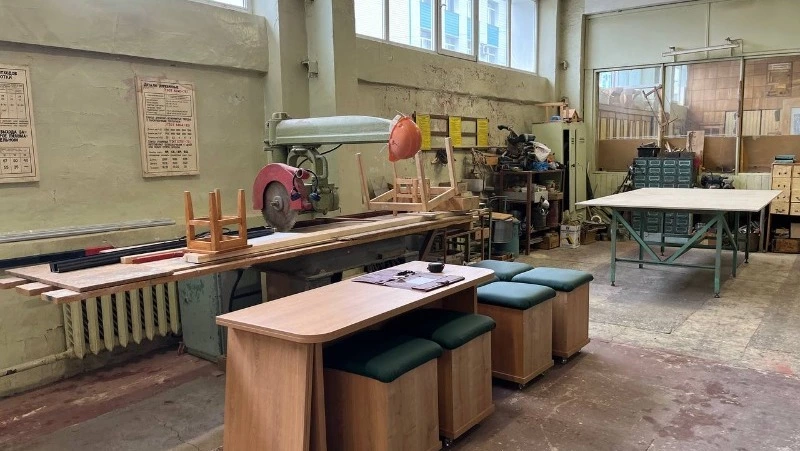 В Политехническом колледже СахГУ открыли центр по производству мебели