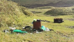 Туристы оставили горы мусора после отдыха на Южных Курилах