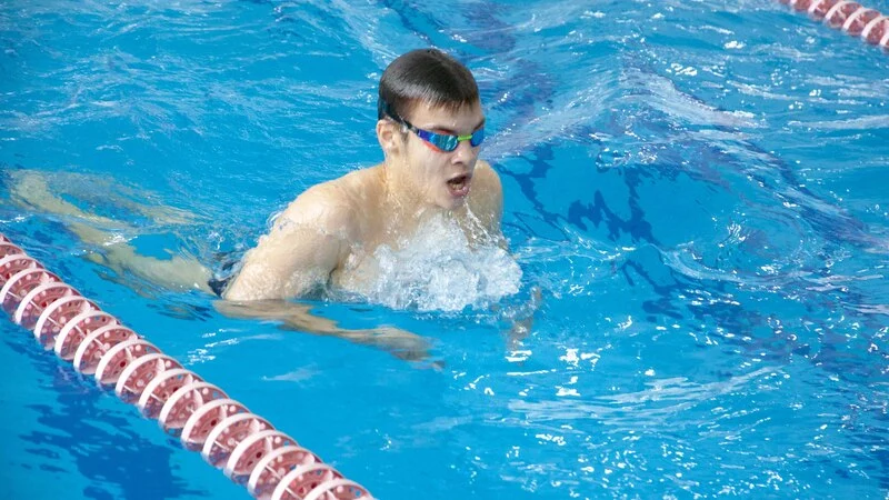 Сахалинские пловцы завершили уходящий год предновогодним турниром