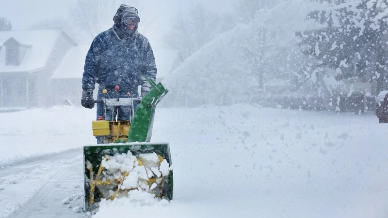 Где почистят дороги от снега в Южно-Сахалинске днем 24 февраля